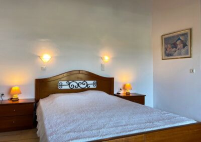 (3) Bedroom