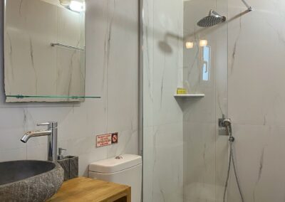 (4) Bathroom