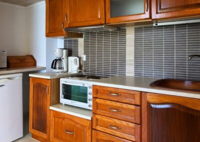 (4) Kitchen or kitchenette